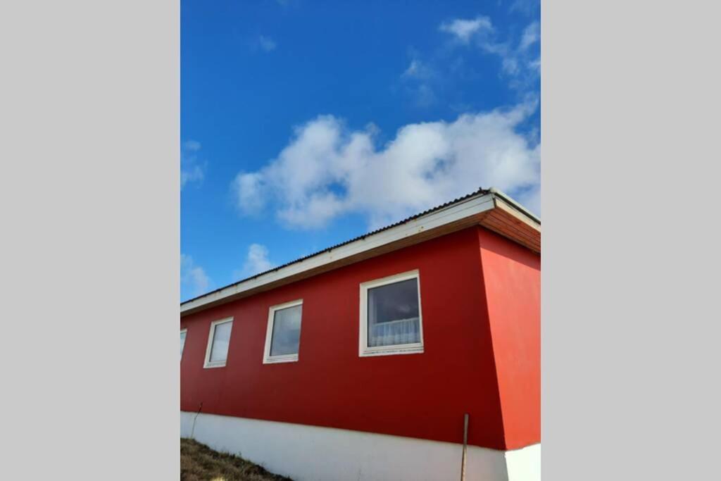 NjarthvikThe Red House Near The Sea公寓 外观 照片